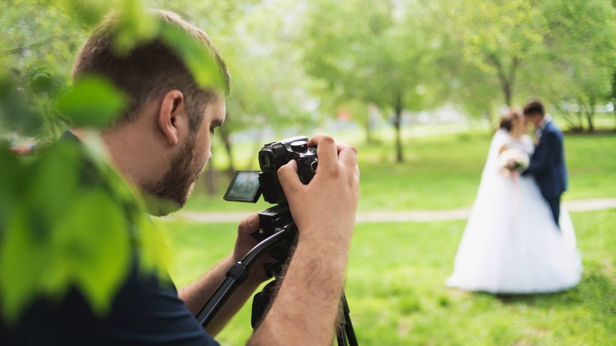 Wie man ein Hochzeit Videograf Düsseldorf mit Vintage-Effekten erstellt